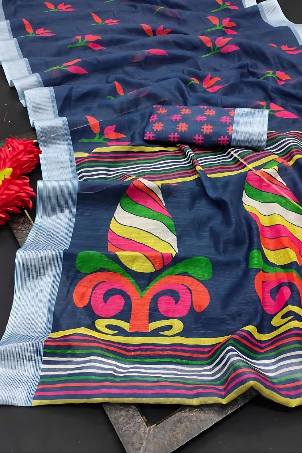 Zoomed-in pallu showing artwork detail and thread texture