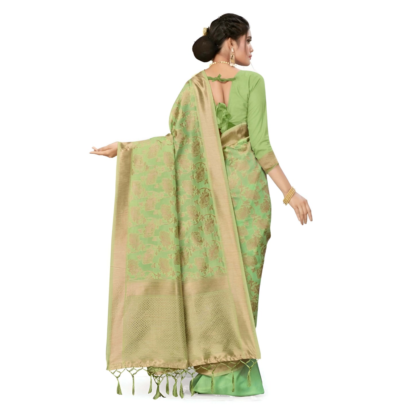 Full view of handwoven Banarasi saree pallu displayed in studio