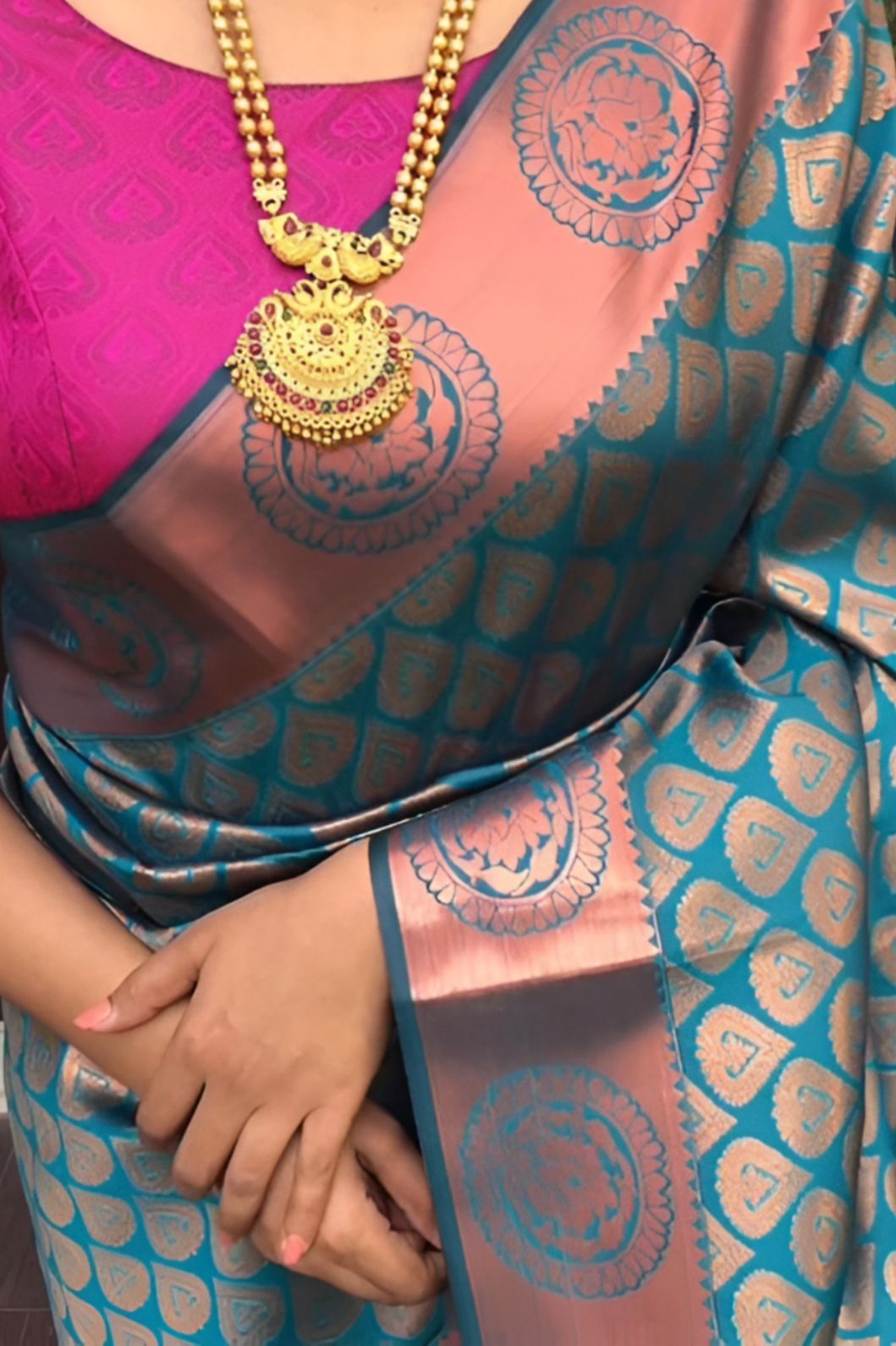Close-up of pallu print on Litchi silk