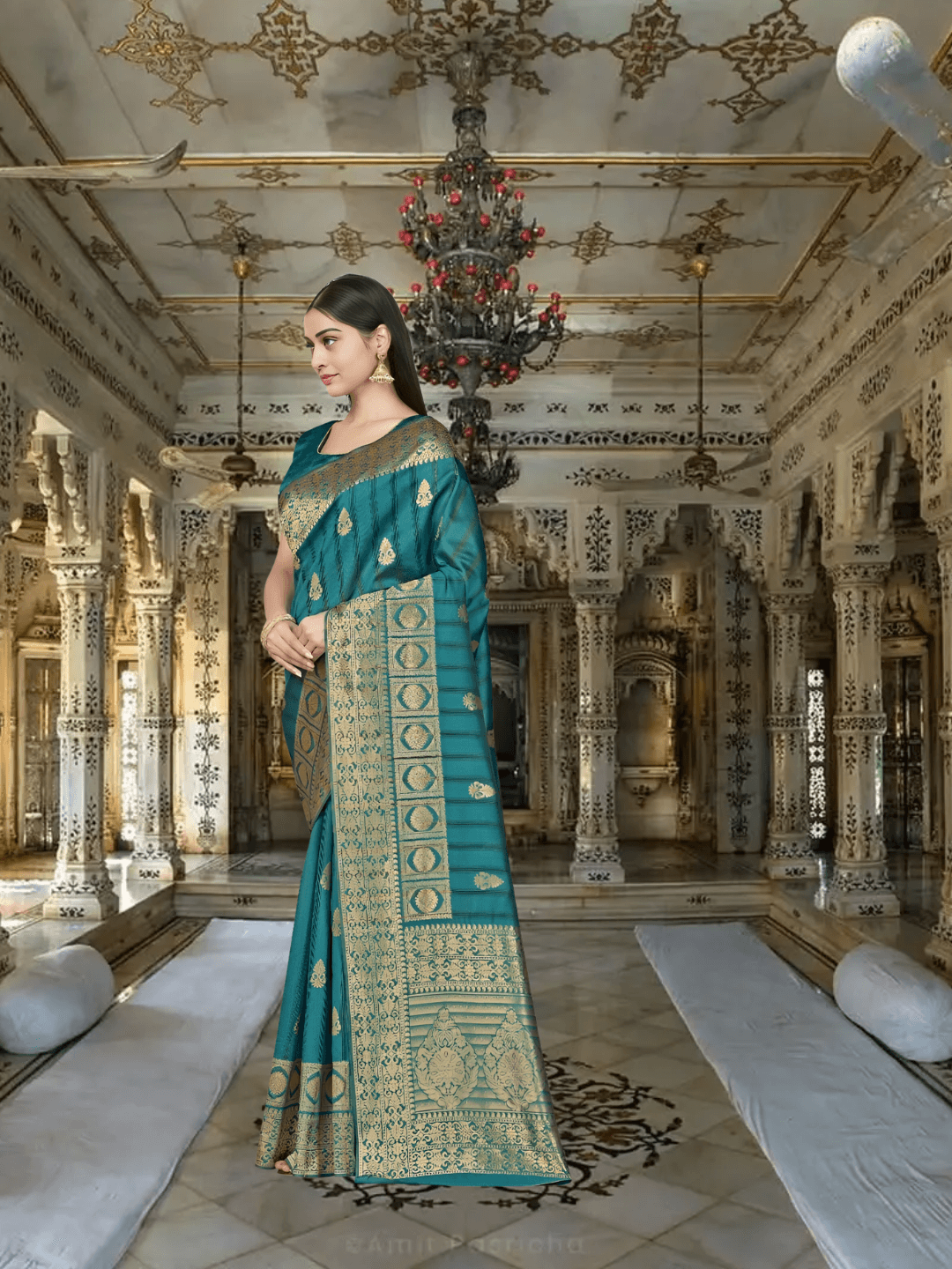 Model mid-movement: gold fractals mimicking predator-eye reflections