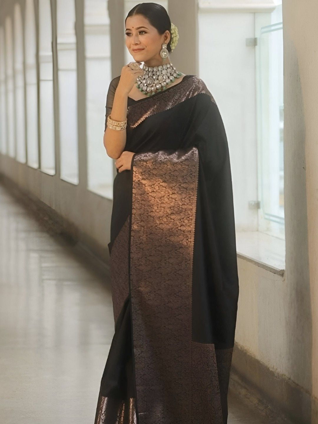 Pallu caught in movement through corridor