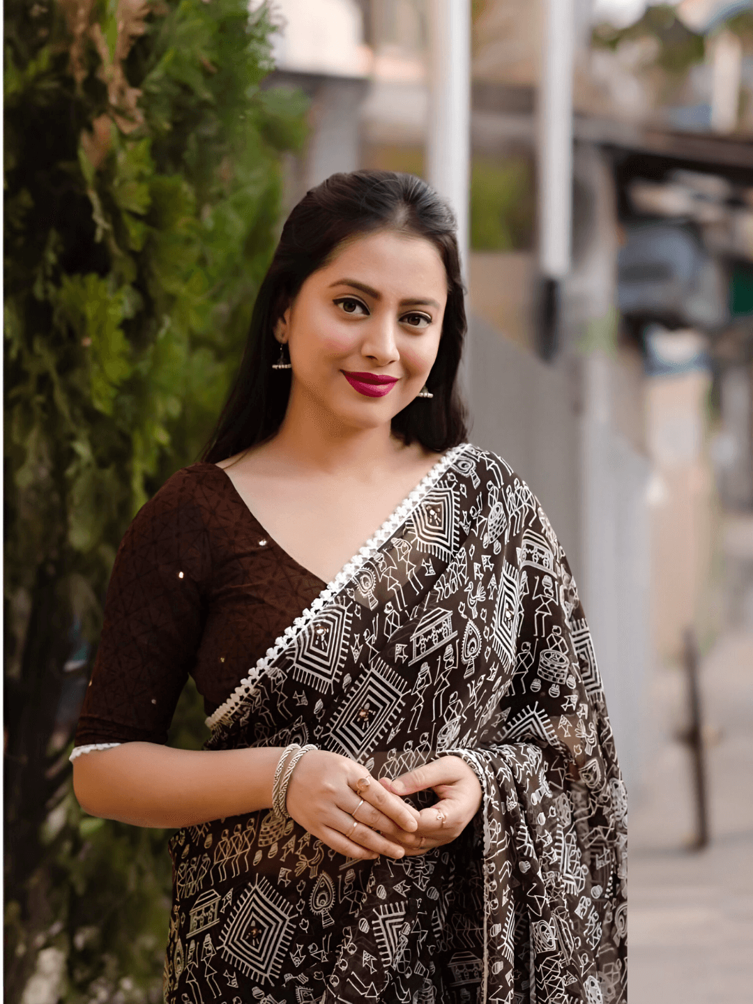 Coffee brown ombre saree in rustic café setting – liquid elegance