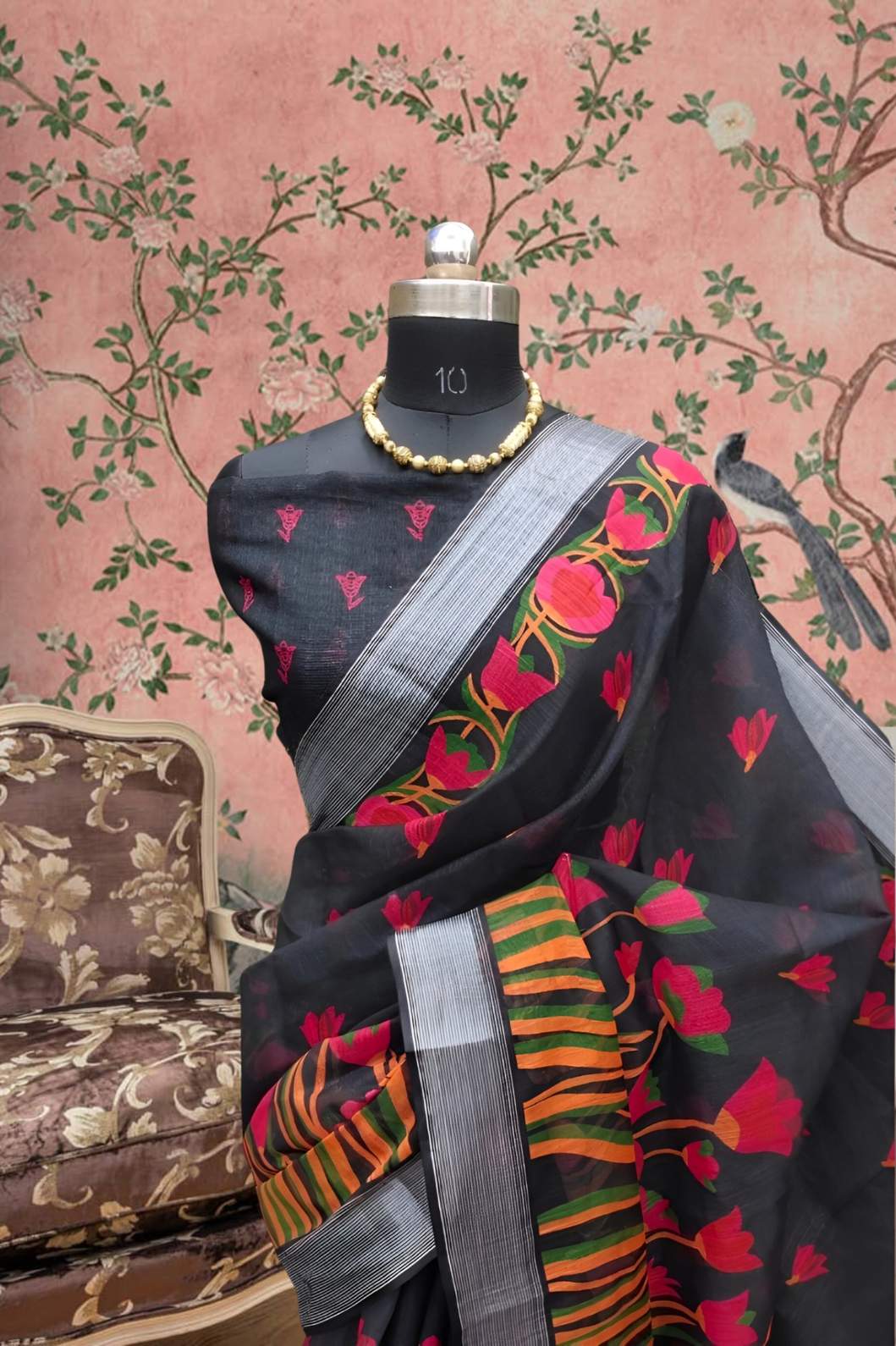 Zoomed-in pallu capturing intricate print artistry