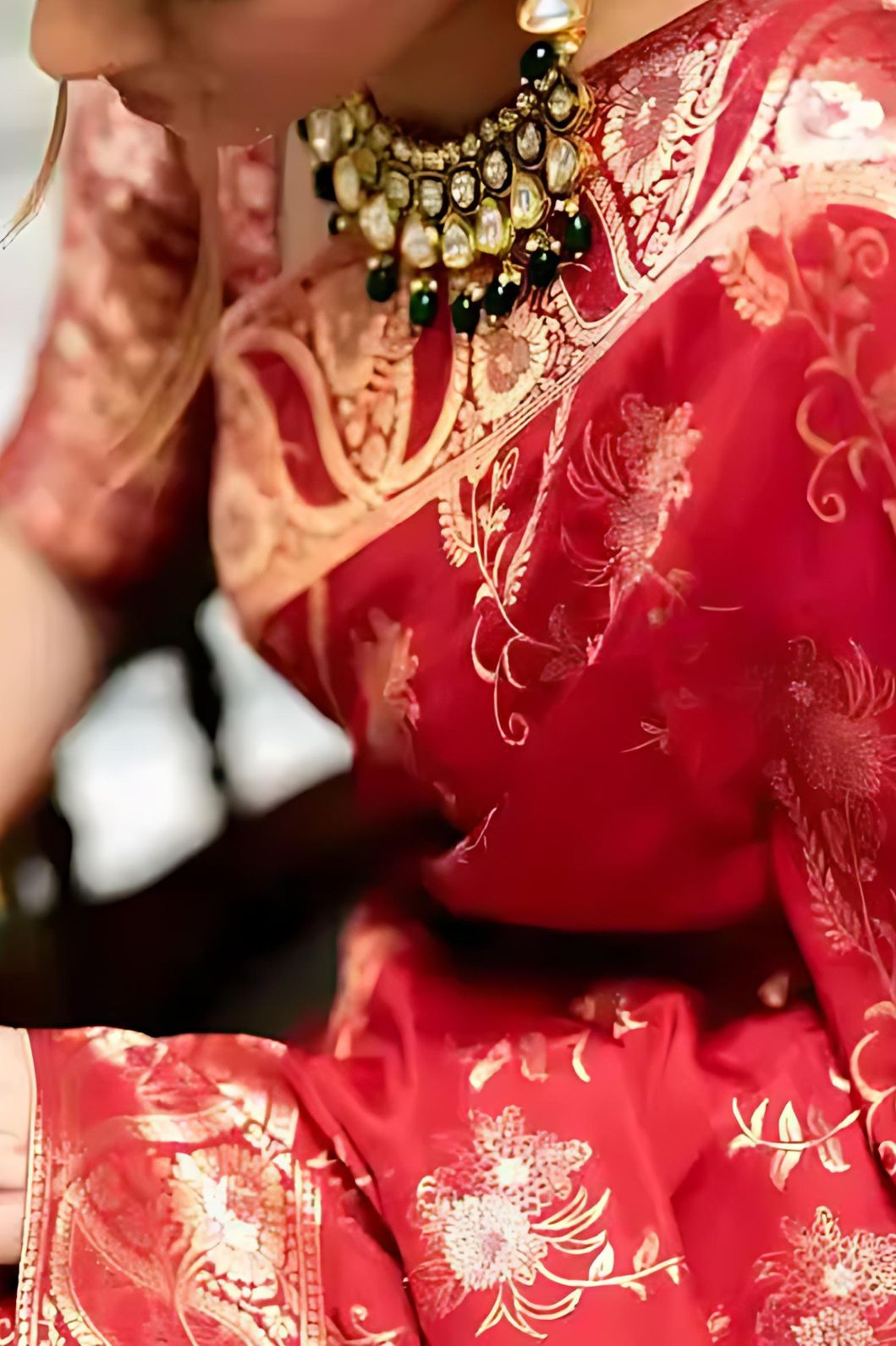 Pallu close-up capturing cotton threadwork and sheen