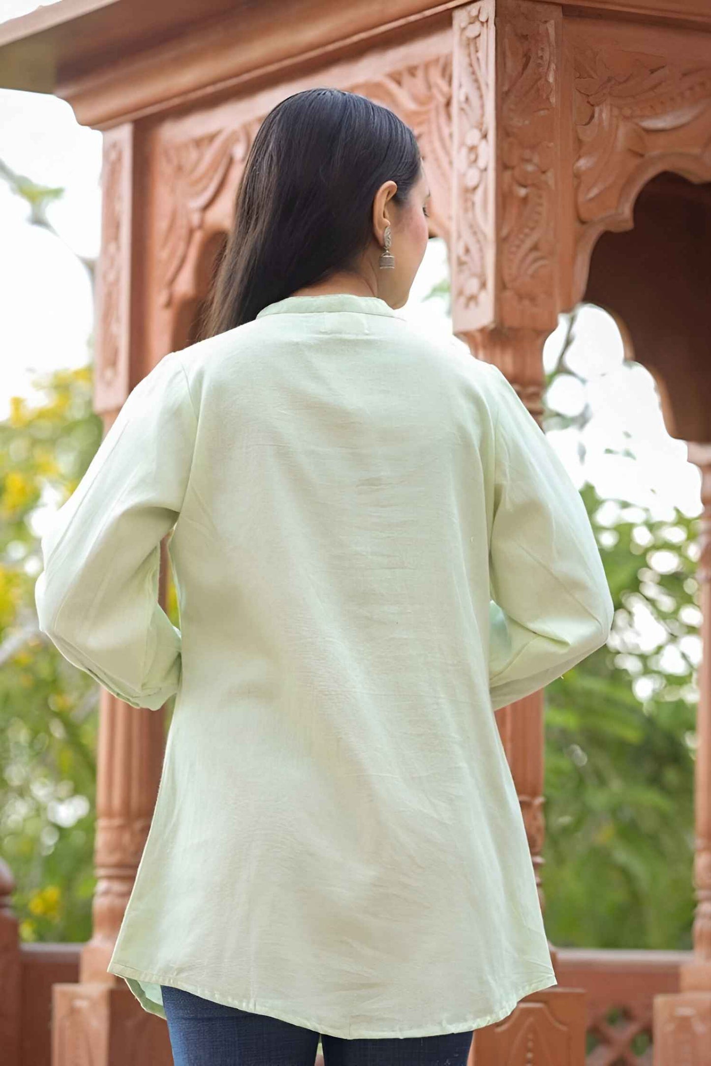 Back seams like ivy mapping a conquest