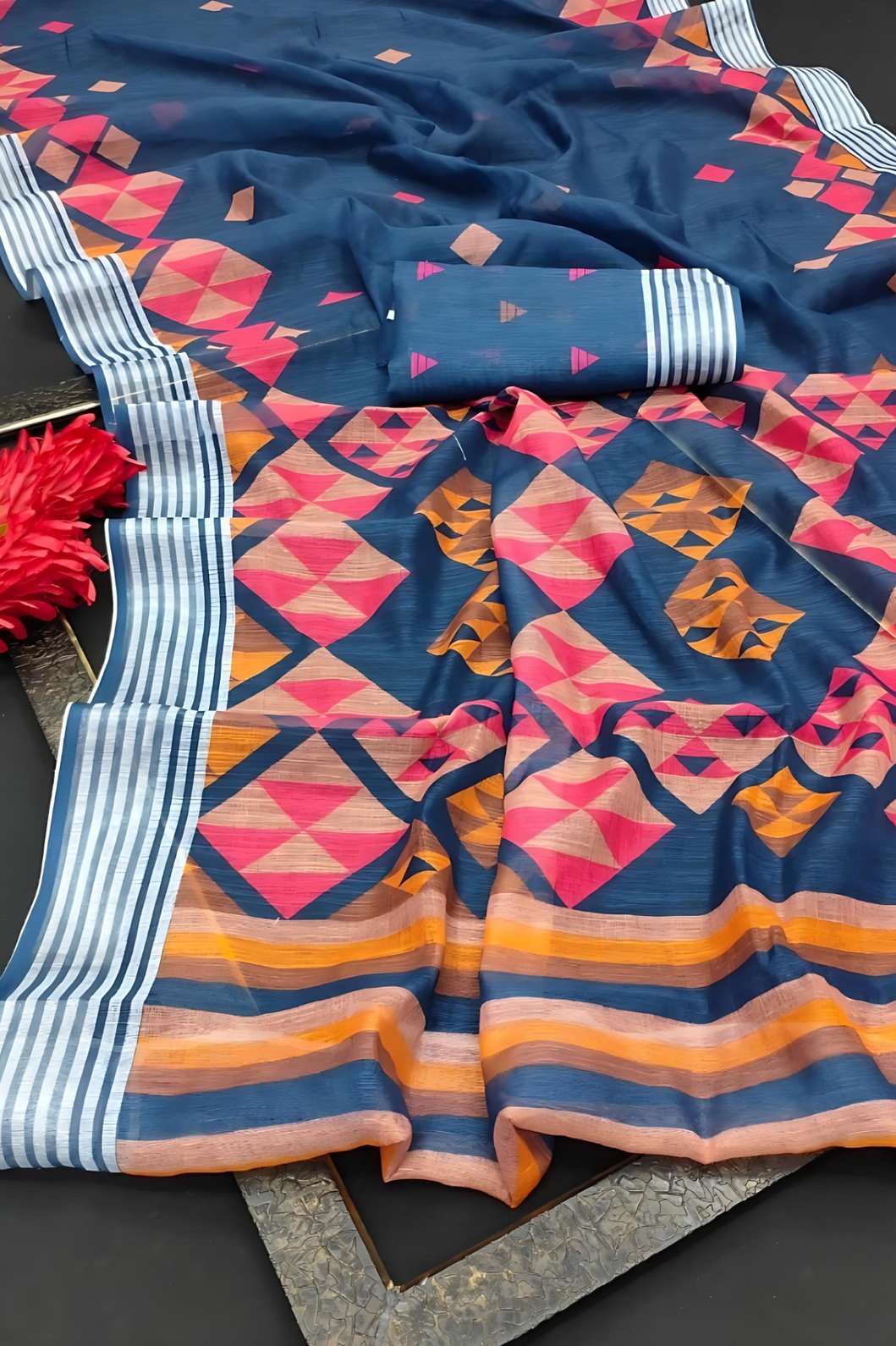 Sharp zoom on pallu showing print detailing on cotton-linen