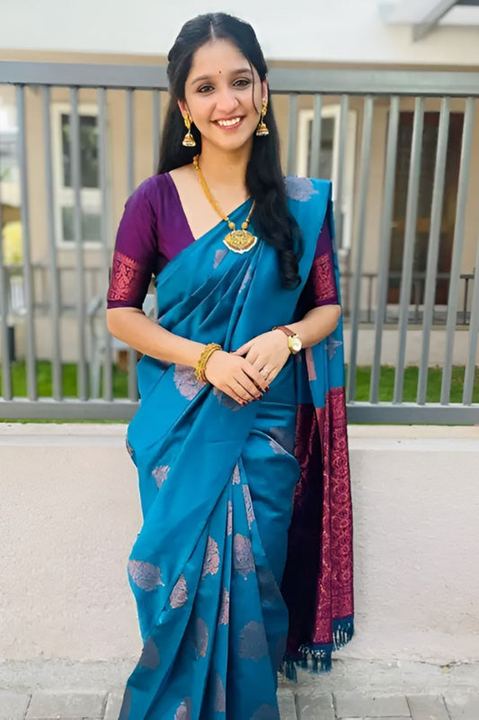 Front view of Rama green silk saree in royal setting