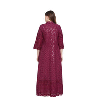 Rear view showing the elegance of the embroidery