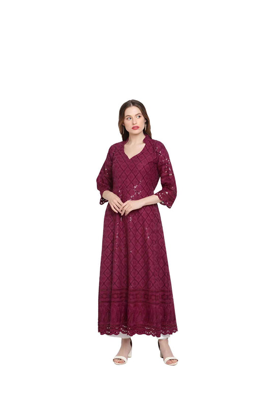  Profile view highlighting the graceful silhouette and shimmer