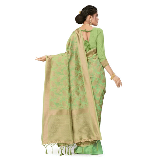 Full view of handwoven Banarasi saree pallu displayed in studio