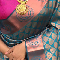 Close-up of pallu print on Litchi silk
