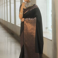  Pallu caught in movement through corridor