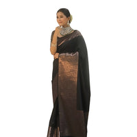  Full frontal saree display, highlighting motif