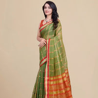  Right angle with focus on pleats and cotton-silk blend