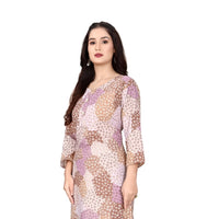 Right profile highlighting kurti curve and shoulder fit