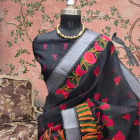 Zoomed-in pallu capturing intricate print artistry