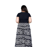  Back angle of elastic waistband and smooth drape