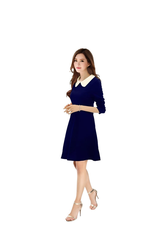 Focus on collar and neckline – white contrast
