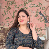  Front view: Green kurti with a gentle woodland backdrop 🌿