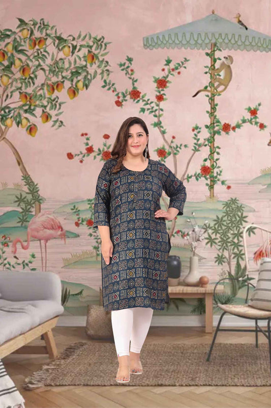  Front view: Green kurti with a gentle woodland backdrop 🌿