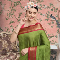 Front view of white checkered saree with Mehendi border in elegant palace setup