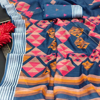 Sharp zoom on pallu showing print detailing on cotton-linen